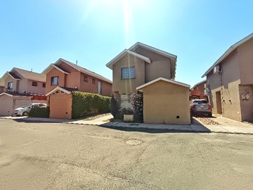 Casa en venta en Calle del Estero Sur, Colina - 3 dormitorios, 2 baños