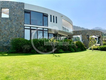 Casa en venta en Valle escondido, Lo Barnechea - 5 dormitorios, 5 baños