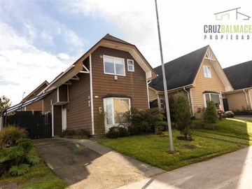 Casa en arriendo mensual en Sector Colegio Puerto Varas, Puerto Varas - 3 dormitorios, 3 baños