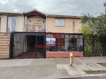 Casa en venta en Casa de Dos Pisos Ampliada con 3 Dormitorios, 2 Baños, Quilicura. - 3 dormitorios, 2 baños