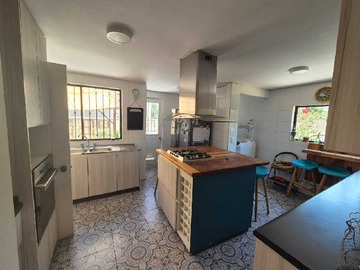 Casa en arriendo mensual en arriendo casa cercana a plaza San Enrrique (174800), Lo Barnechea - 4 dormitorios, 3 baños