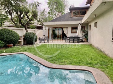 Casa en venta en Moseñor Escriba de Balguer/ Club de Polo, Vitacura - 7 dormitorios, 5 baños