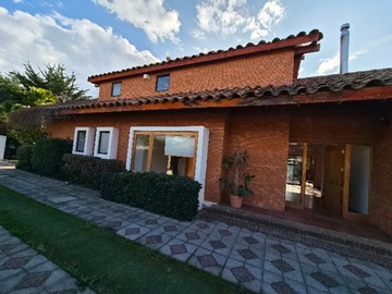 Casa en arriendo mensual en Se Arrienda Hermosa Casa en el Polo, Machali - 5 dormitorios, 5 baños