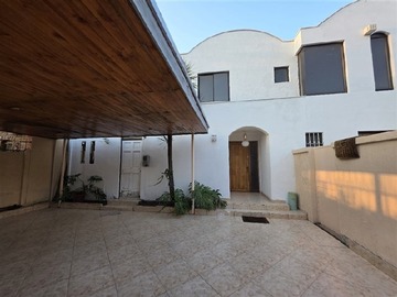 Casa en venta en Sebastian Piñera, cercano del Apumanque, Las Condes - 5 dormitorios, 5 baños