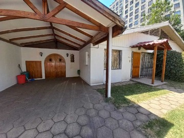 Casa en venta en En Ñuñoa - 5 dormitorios, 2 baños