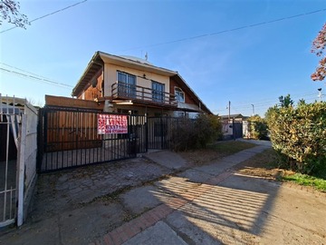 Casa en venta en Calle Varsovia N°69, Lo Prado - 5 dormitorios, 3 baños