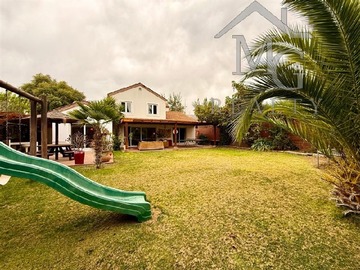Casa en venta en Piedra Roja, Colina - 4 dormitorios, 3 baños