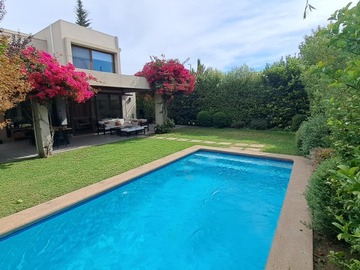 Casa en venta en A pasos colegio san anselmo, Colina - 4 dormitorios, 3 baños