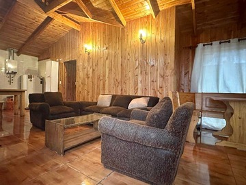 Casa en arriendo mensual en ID: 010A Se arrienda casa cerca del centro de Pucón (101372), Pucón - 3 dormitorios, 2 baños