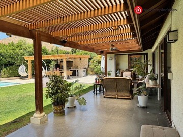 Casa en arriendo mensual en Camino Del Refugio 10971, Colina - 4 dormitorios, 4 baños