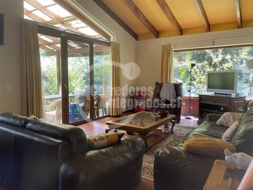 Casa en venta en Camino del Maillin / Camino del Sol, Lo Barnechea - 4 dormitorios, 3 baños