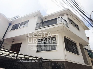 Casa en venta en Diego Portales, Viña del Mar - 5 dormitorios, 2 baños