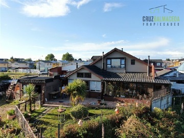Casa en venta en A pasos de Av. Pdte Ibañez, Puerto Montt - 5 dormitorios, 2 baños