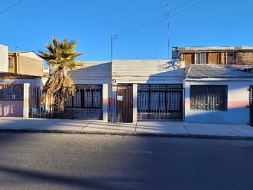 Casa en venta en Empresa vende propiedad excelente ubicación (76022), Calama - 4 dormitorios, 2 baños