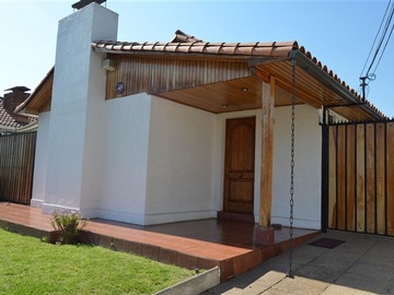 Casa en venta en Jorge González con Mariano Latorre, Macul - 4 dormitorios, 2 baños