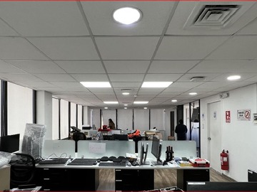 Oficina en arriendo mensual en Arrienda Oficina 234 M2 Metro el Golf UF 105 las Condes - 3 baños