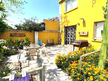 Casa en venta en En Ñuñoa - 3 dormitorios, 2 baños