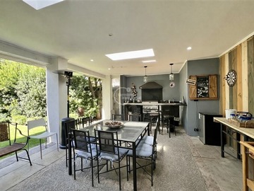Casa en venta en Pedro Lira Urquieta, Lo Barnechea - 6 dormitorios, 5 baños