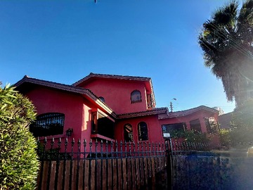 Casa en venta en Acogedor Quincho / Varias Salas de Estar (68969), Viña del Mar - 5 dormitorios, 4 baños