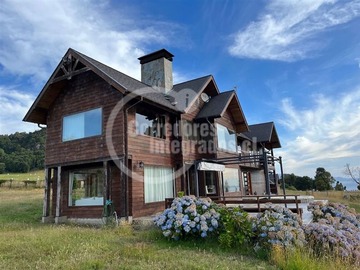 Casa en venta en Las Cascadas Puerto Octay, Puerto Octay - 6 dormitorios, 4 baños