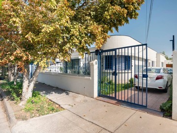 Casa en arriendo mensual en Estadio nacional, Ñuñoa - 8 dormitorios, 8 baños