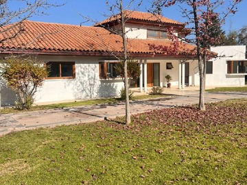 Casa en venta en lonquen 20380, Calera de Tango - 4 dormitorios, 4 baños