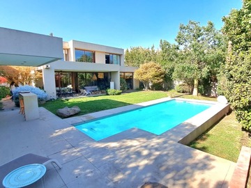 Casa en venta en A pasos colegio aleman, Colina - 5 dormitorios, 4 baños