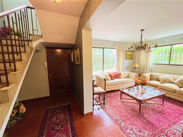 Casa en venta en Rosita renard/ hamburgo/ ñuñoa / metro simon bolivar, Ñuñoa - 4 dormitorios, 3 baños