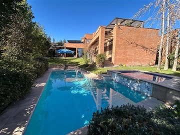 Casa en venta en El Huinganal, Lo Barnechea - 4 dormitorios, 4 baños