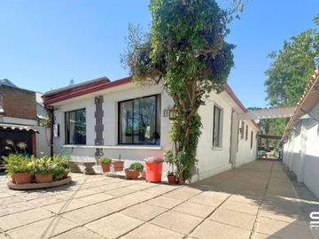 Casa en venta en Se vende linda y amplia casa del emblemático jorge pedreros, La Cisterna - 4 dormitorios, 3 baños
