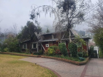 Casa en venta en Venta Terreno de 1578 m2 / 180 m2 construido. (66123), Lo Barnechea - 4 dormitorios, 4 baños