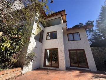 Casa en venta en Condominio Los Quillayes, Lo Barnechea - 4 dormitorios, 4 baños