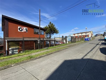 Sitio en venta en Oficinas con amplio sitio esquina de 822 M2 cercano a Sector Centro, Puerto Montt - 4 baños