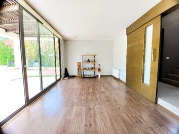 Casa en venta en Hermosa Casa En Condominio (175370), Colina - 4 dormitorios, 4 baños