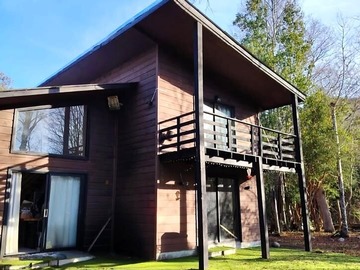 Casa en venta en Caburgua, Pucón - 5 dormitorios, 4 baños