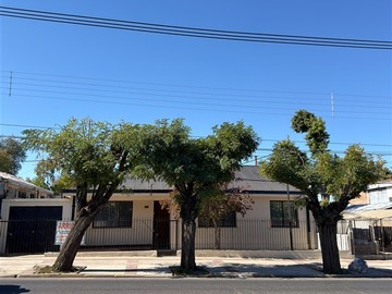 Casa en arriendo mensual en Frente a Supermercado Acuenta, Cauquenes - 10 dormitorios, 2 baños