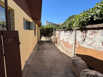 Casa en venta en Mercado oriente, Talca - 6 dormitorios, 2 baños