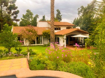 Casa en venta en Valenzuela Puelma, La Reina - 5 dormitorios, 4 baños
