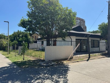 Casa en venta en Sebastián elcano / martín alonso pinzón, Las Condes - 3 dormitorios, 2 baños