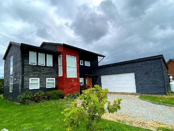 Casa en venta en Casa con quincho y calefacción central a pell (171030), Puerto Varas - 4 dormitorios, 3 baños