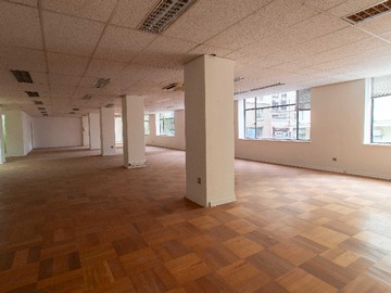 Oficina en arriendo mensual en Planta Libre, remodelada, metro U. Chile (74836), Santiago - 2 dormitorios, 6 baños