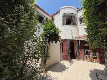 Oficina en arriendo mensual en Oficina recién remodelada. Patio y amplio subterráneo. Ernesto Reyes/ Av. Santa María, Providencia. Metro Salvador, Providencia - 4 dormitorios, 2 baños