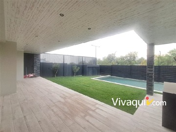 Casa en arriendo mensual en ¡Precio rebajado! Aprovecha esta oportunidad.!! Laguna Ayres de Chicureo, Colina - 4 dormitorios, 4 baños