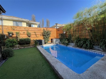 Casa en venta en Casa remodelada de dos pisos | Condiminio privado., Maipú - 3 dormitorios, 3 baños