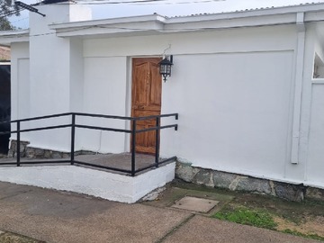 Casa en arriendo mensual en Se Arrienda Excelente Casa a Pasos del Centro de Quilpué - 3 dormitorios, 1 baño
