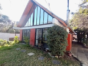 Casa en venta en Casa 2 pisos / hualtatas / vitacura, Vitacura - 4 dormitorios, 2 baños