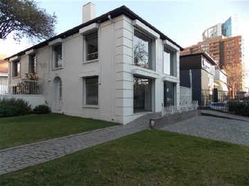 Local Comercial en arriendo mensual en Cultural de Las Condes, Av. Apoquindo, Las Condes - 2 baños