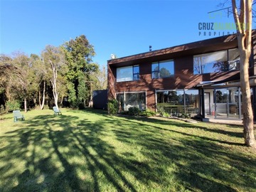 Casa en venta en Loteo El Bosque, km 6 camino a Ensenada, Puerto Varas - 4 dormitorios, 4 baños