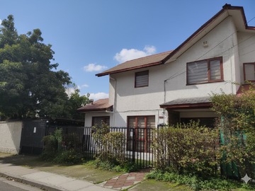 Casa en venta en Esmeralda, Quilpué - 4 dormitorios, 2 baños