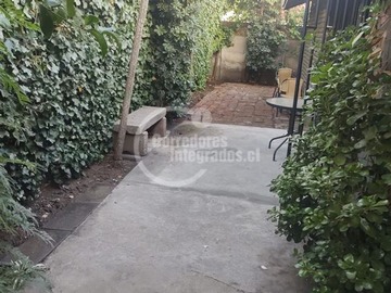 Casa en venta en General Blanche / Metro Los Domínicos, Las Condes - 4 dormitorios, 2 baños